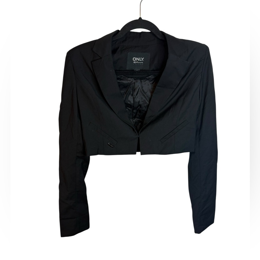 Only Edge Collection Y2K Janine Cropped Black Blazer